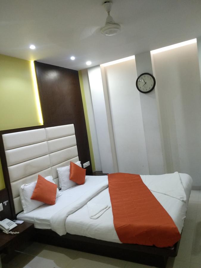 Hotel One Up Ahmadábád Kültér fotó